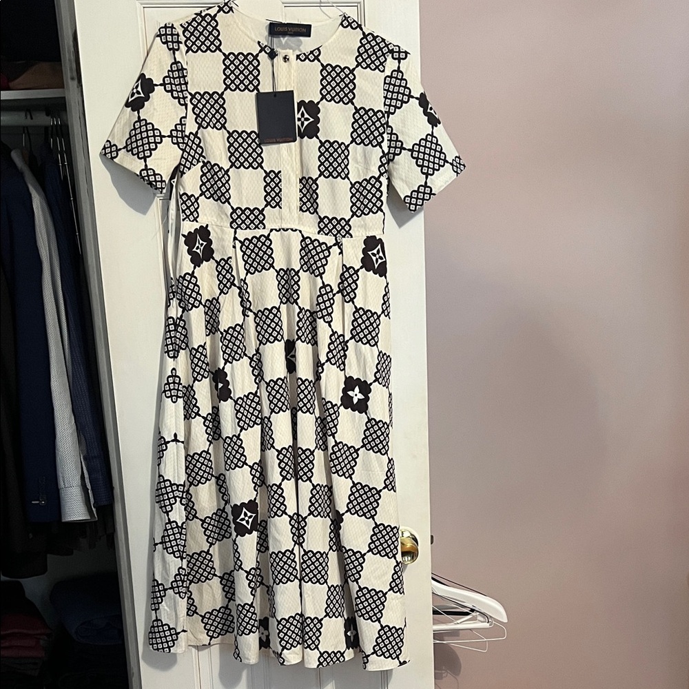 Black and White Patterned Short-Sleeve Dress - Women's